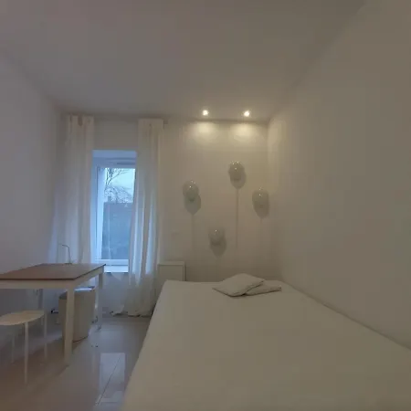 Centrum Krakowa, Z Ogrodem I Parkingiem Appartement